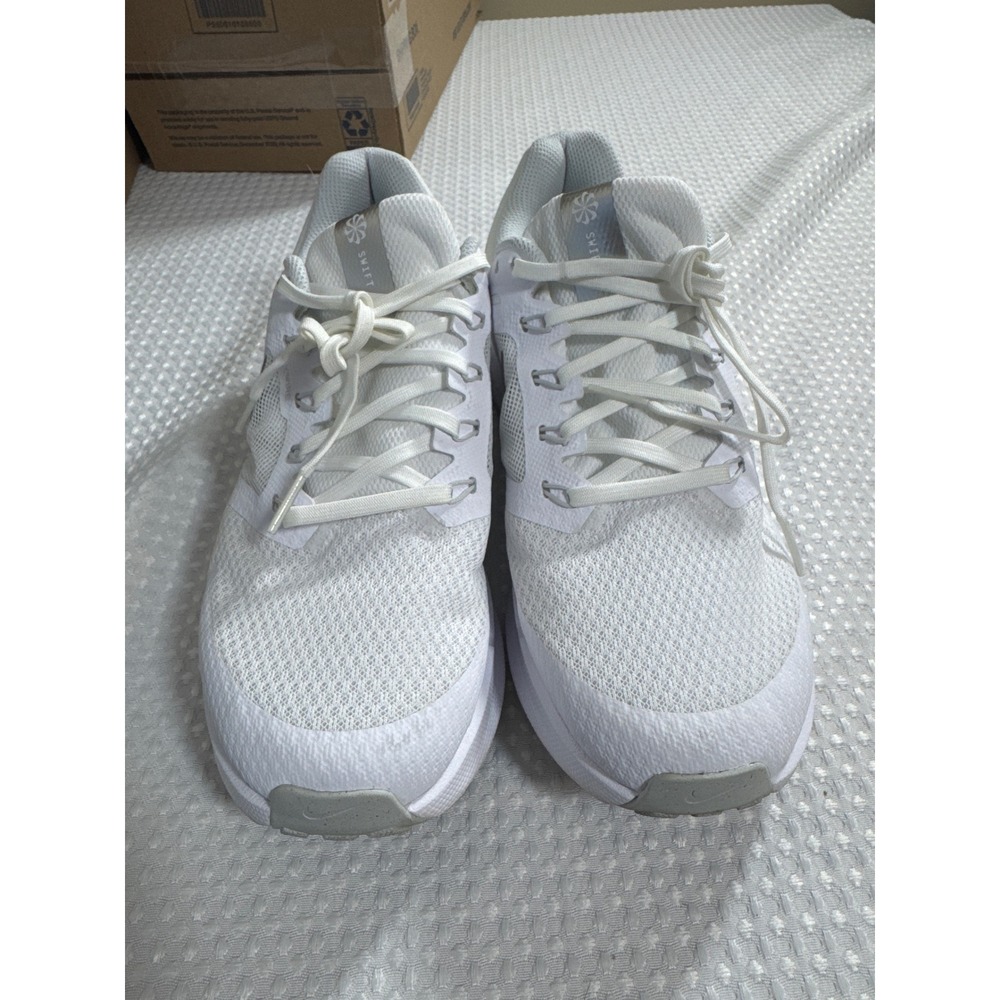 Nike Running Shoes Womens 9.5 Swift 3 White Metallic Silver DR2698-101 EUC